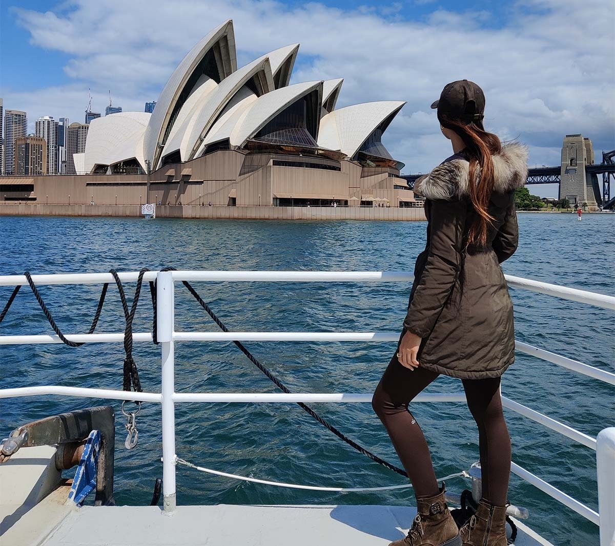 Lexie Limitless bestaunt die Aussicht – Sydney Opera House
