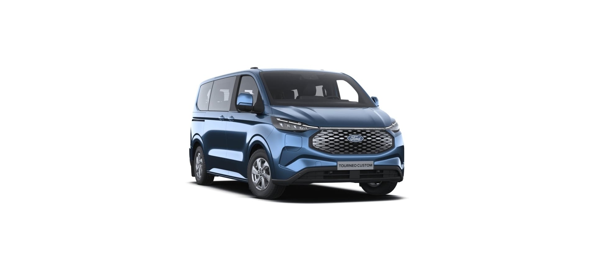Blauer Ford E-Tourneo Custom Trend Personen-Transporter, schraege Vorderansicht links.