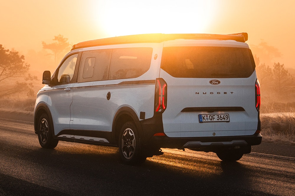 Ford Explorer® driving on a motorway with assist features engaged