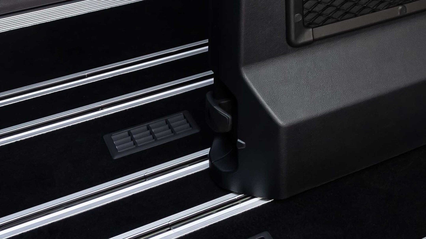 Ford Tourneo Custom Euroline Detailansicht des Multifunktionsbodens mit Schienensystem