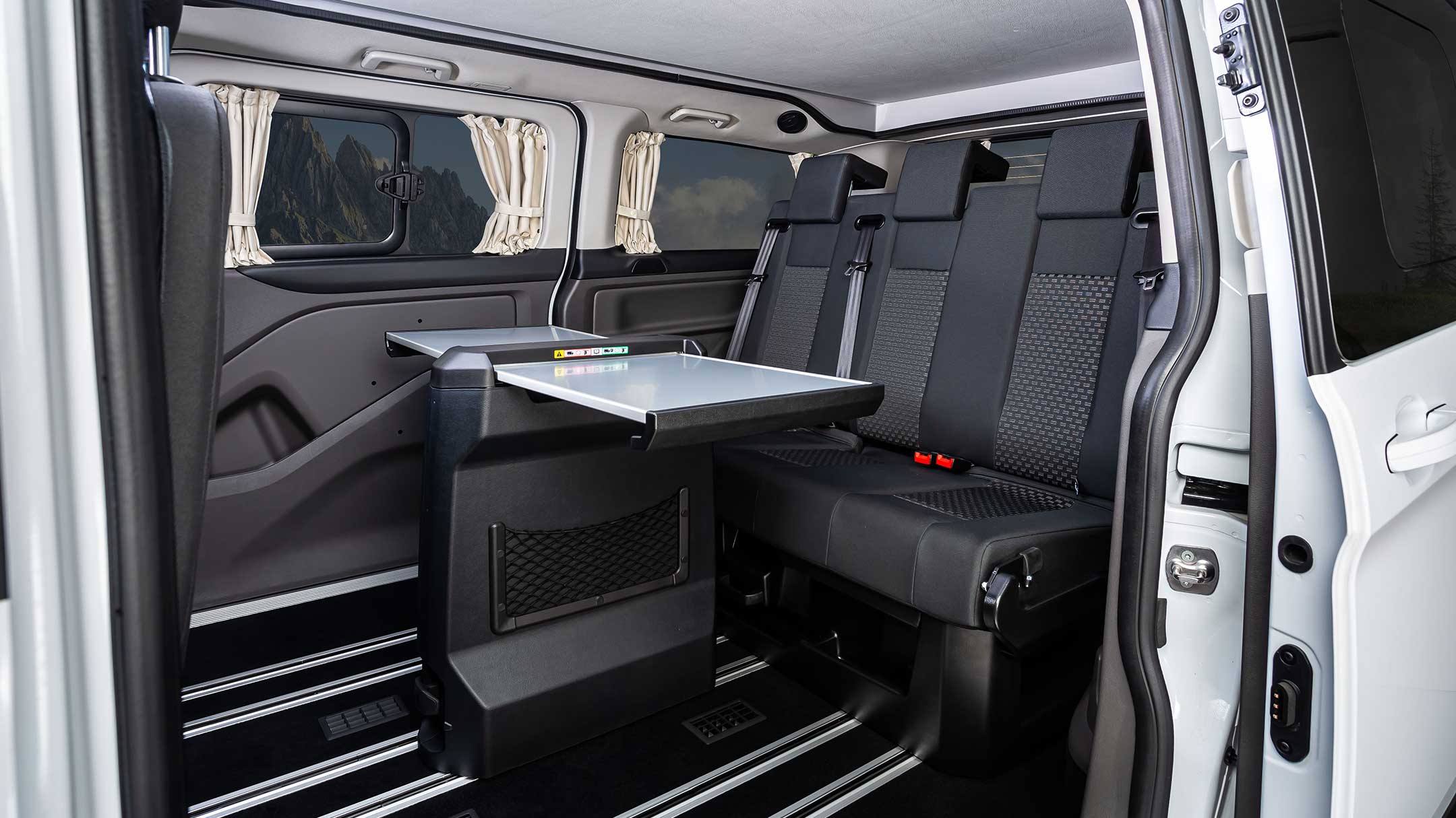 Ford Transit Custom Nugget Innenraumansicht Küchenzeile