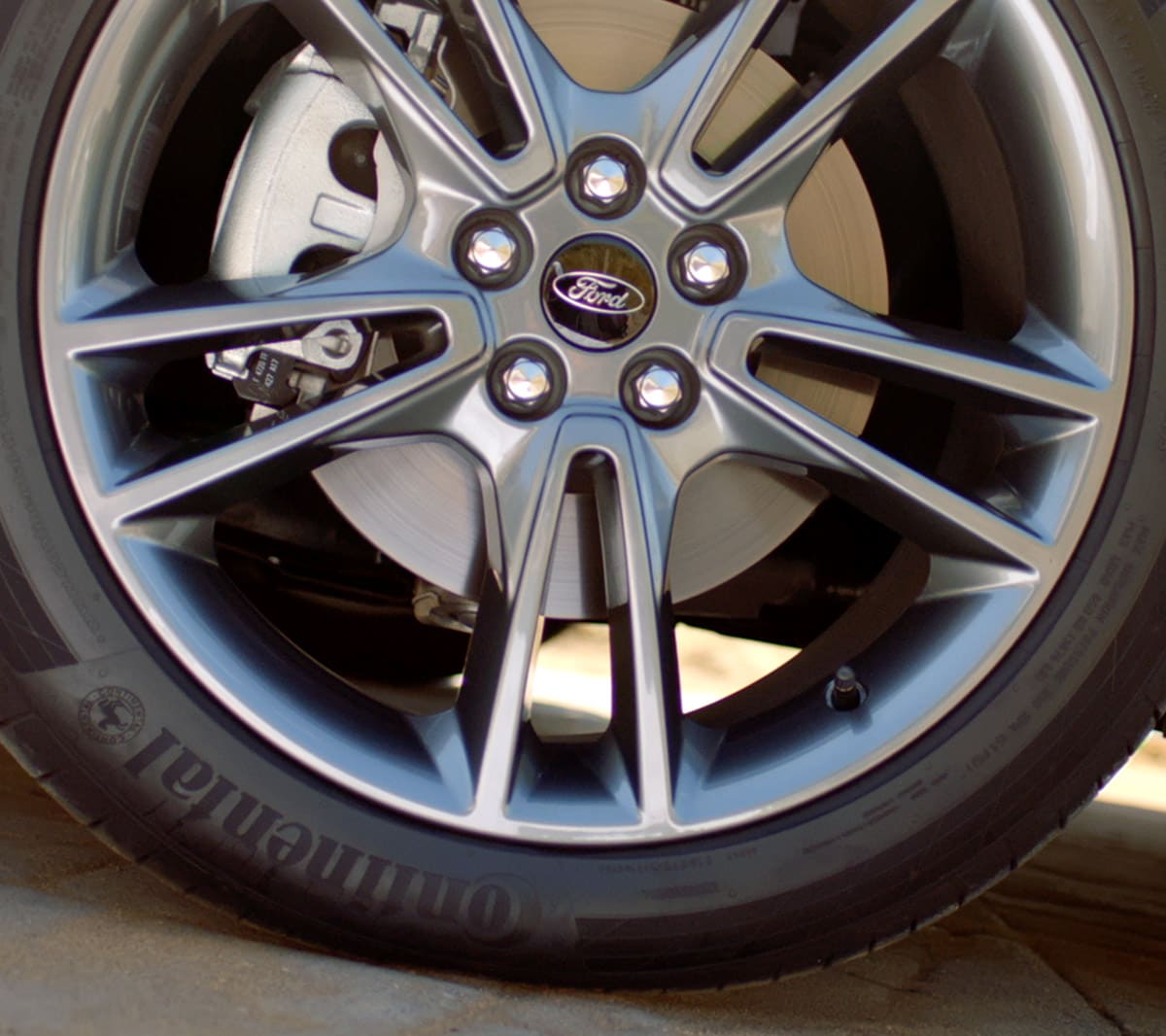 Ford S-MAX ST-Line Hybrid Nahaufnahme Leichtmetallrad in Rock-Metallic