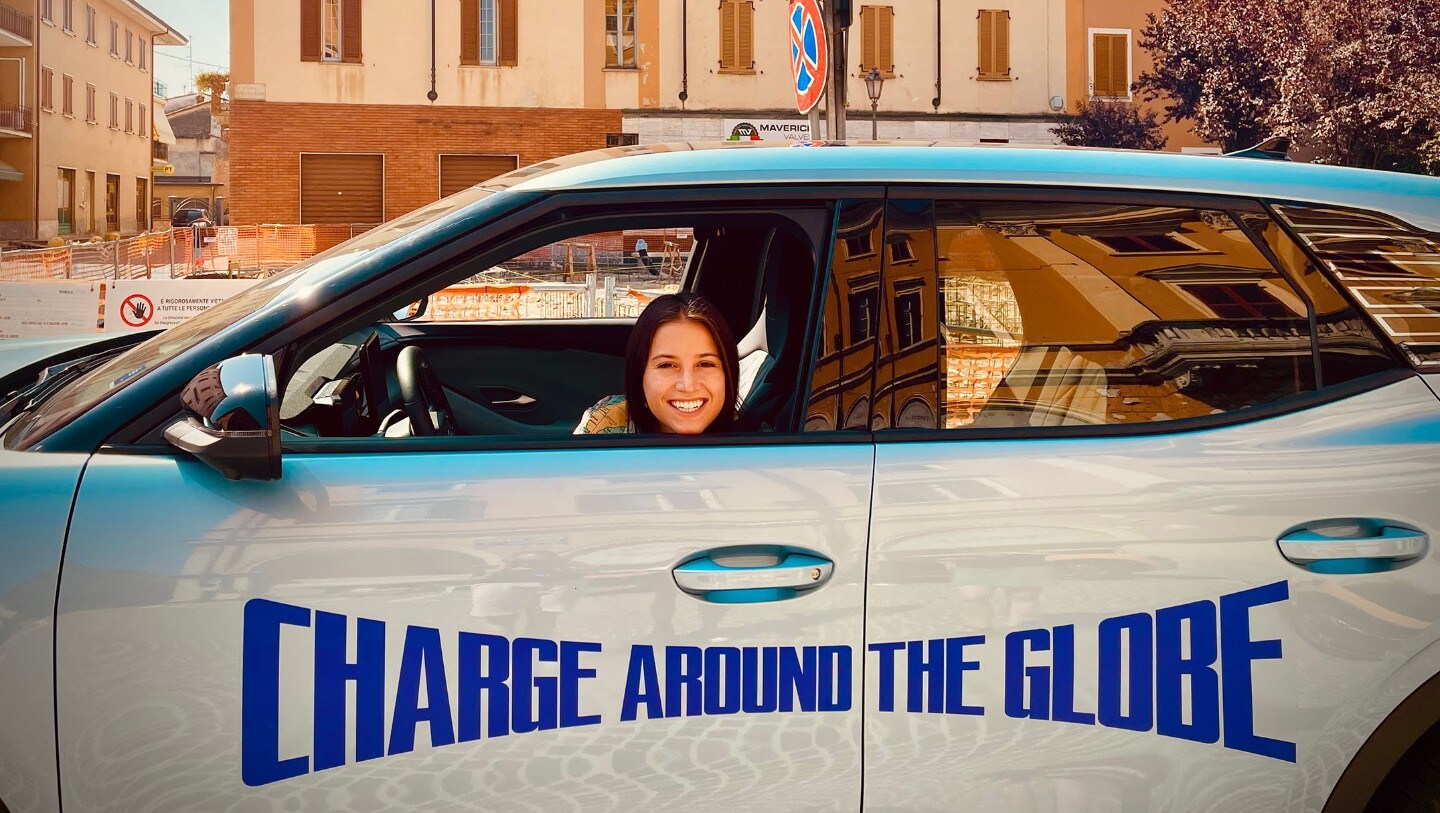 Lexie Alford im elektrischen Ford Explorer