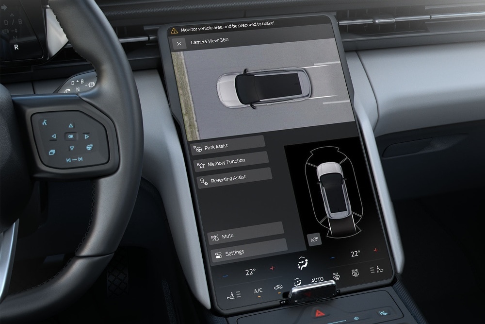 Nahaufnahme des SYNC Move-Touchscreens im Ford Explorer mit der auf dem Display verwendeten 360°-Kamera.