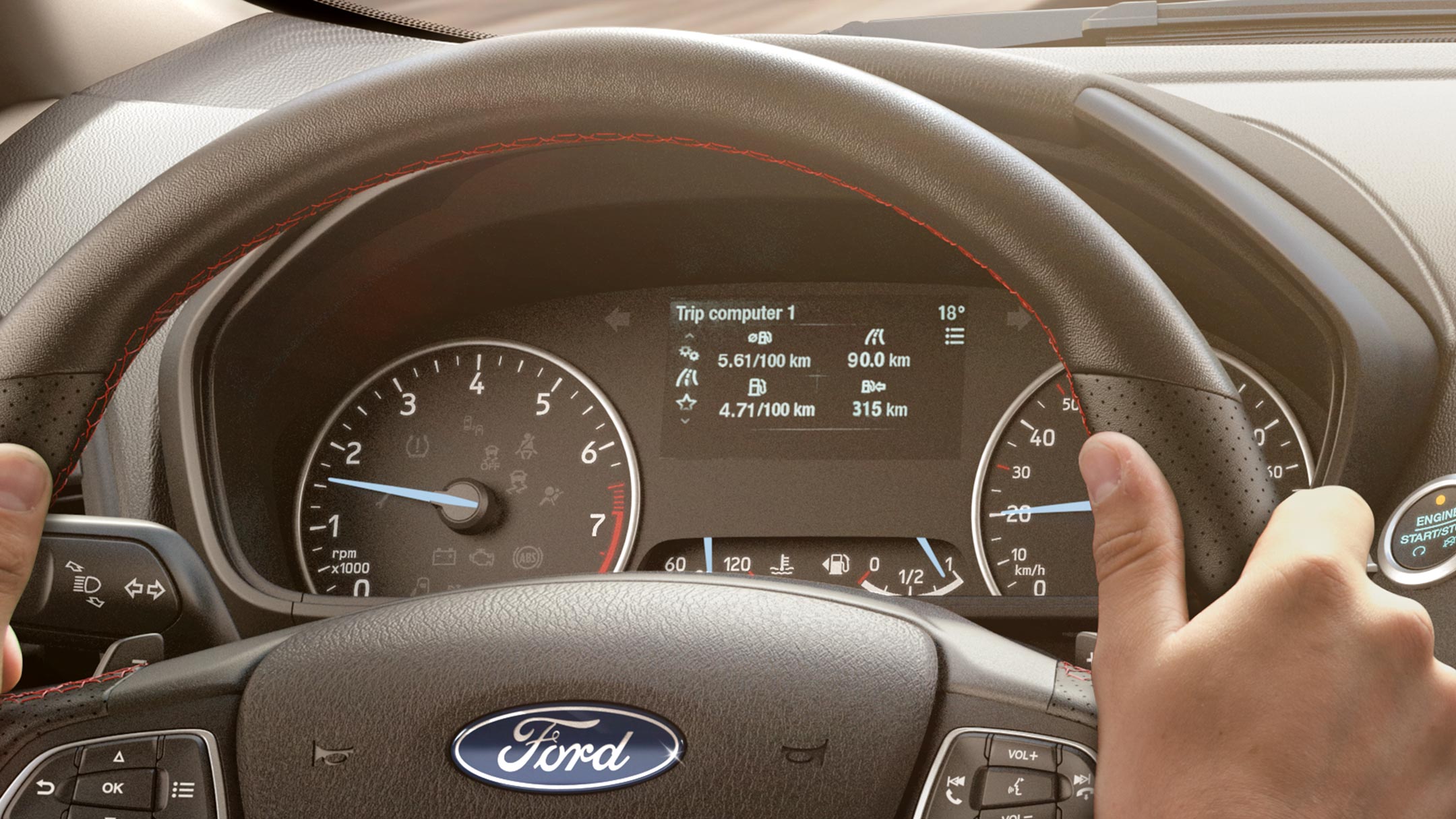 Ford EcoSport Detailansicht des Tachometer durch das Lenkrad
