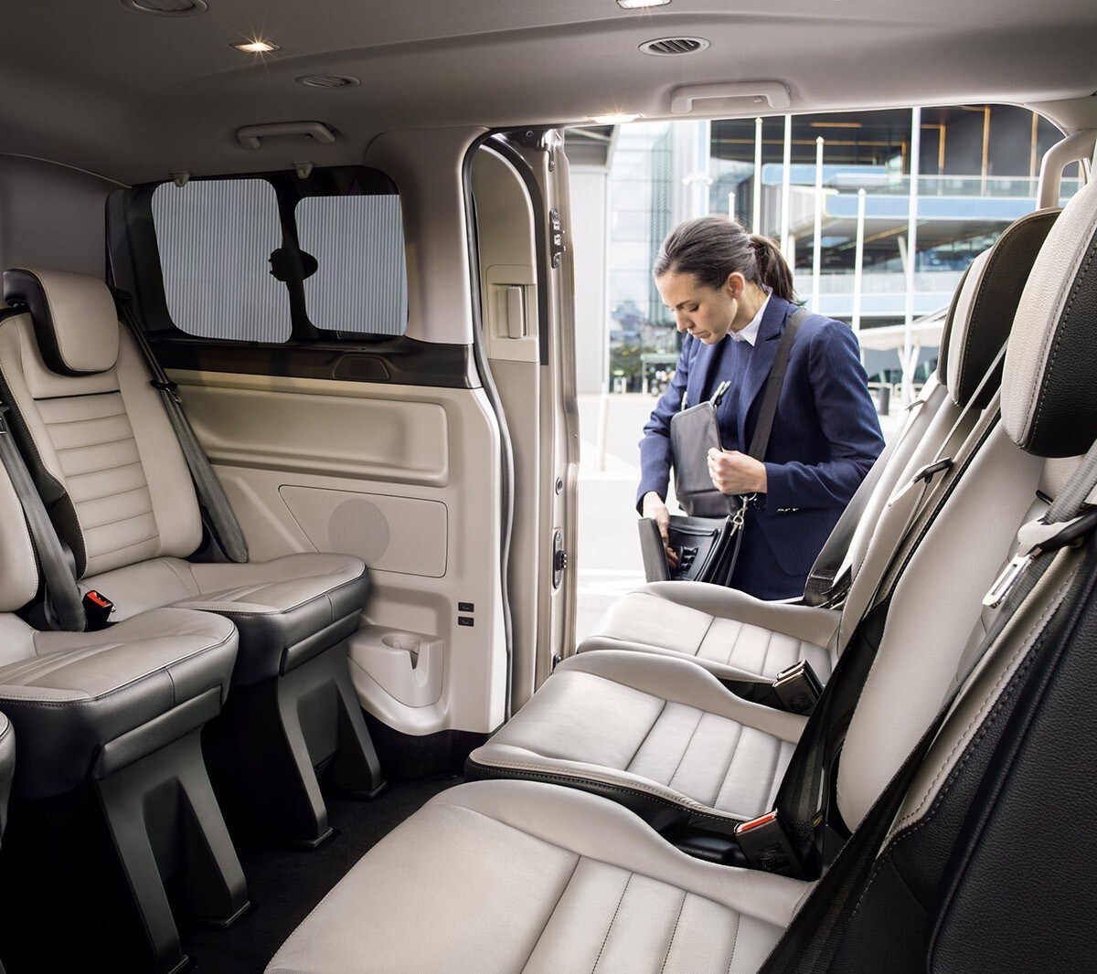 Ford Tourneo Custom Innenraumschuss Sitzreihen