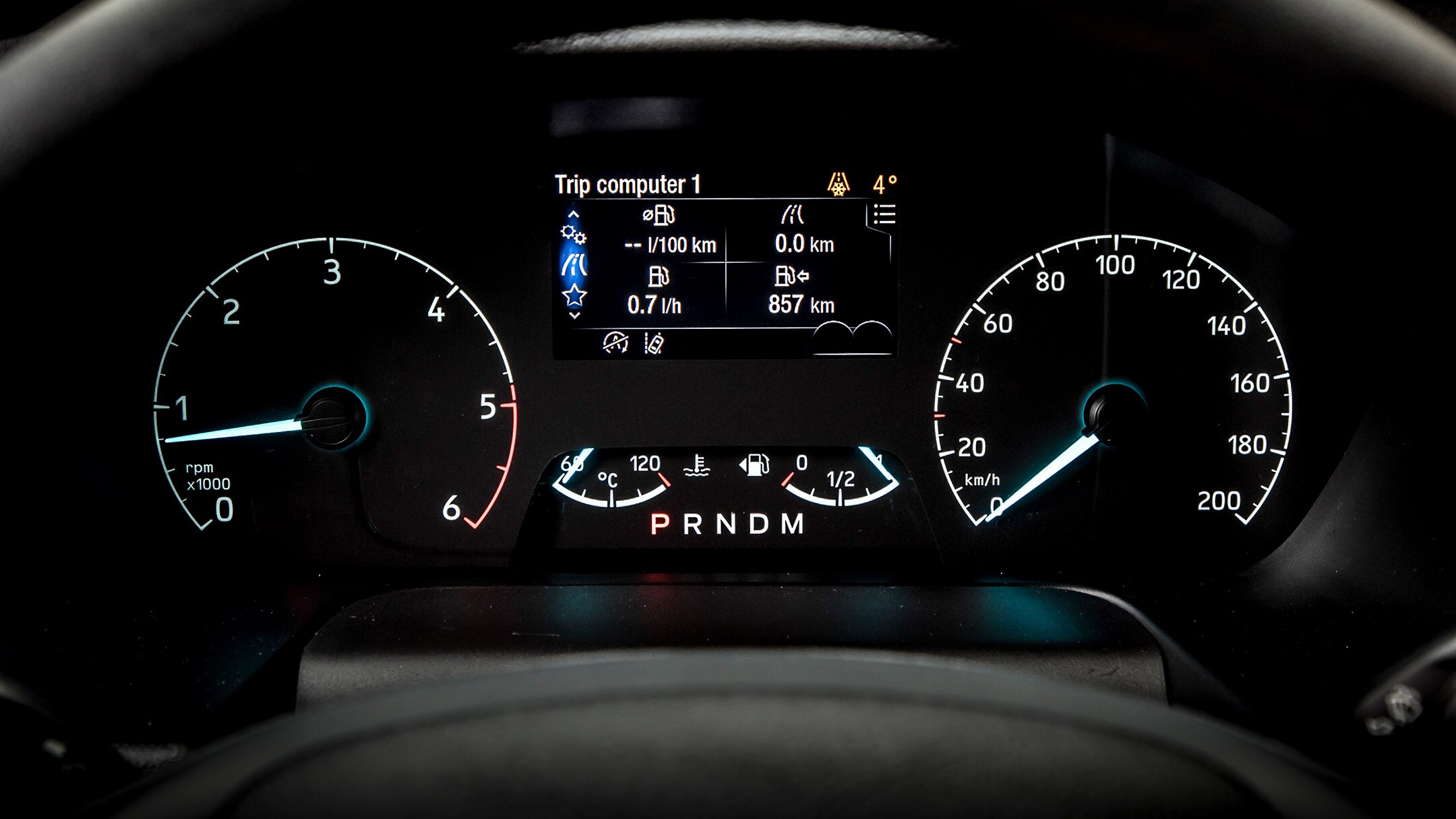 Ford Tourneo Custom Ausschnitt Bordcomputer im Detail