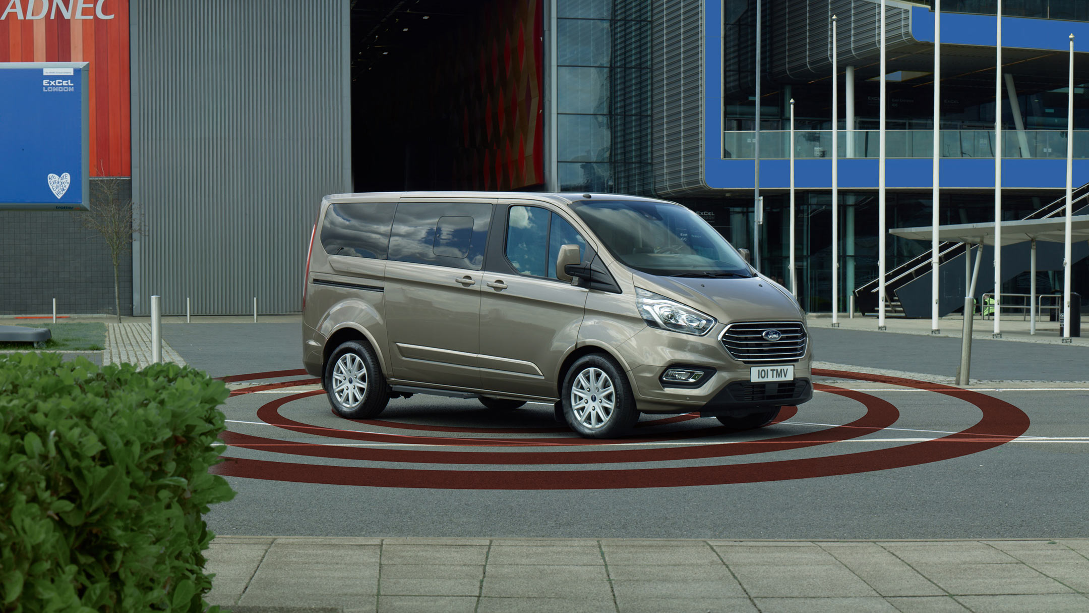 Ford Tourneo Custom Champagner ¾-Seitenansicht Diebstahl-Alarmanlage Illustration