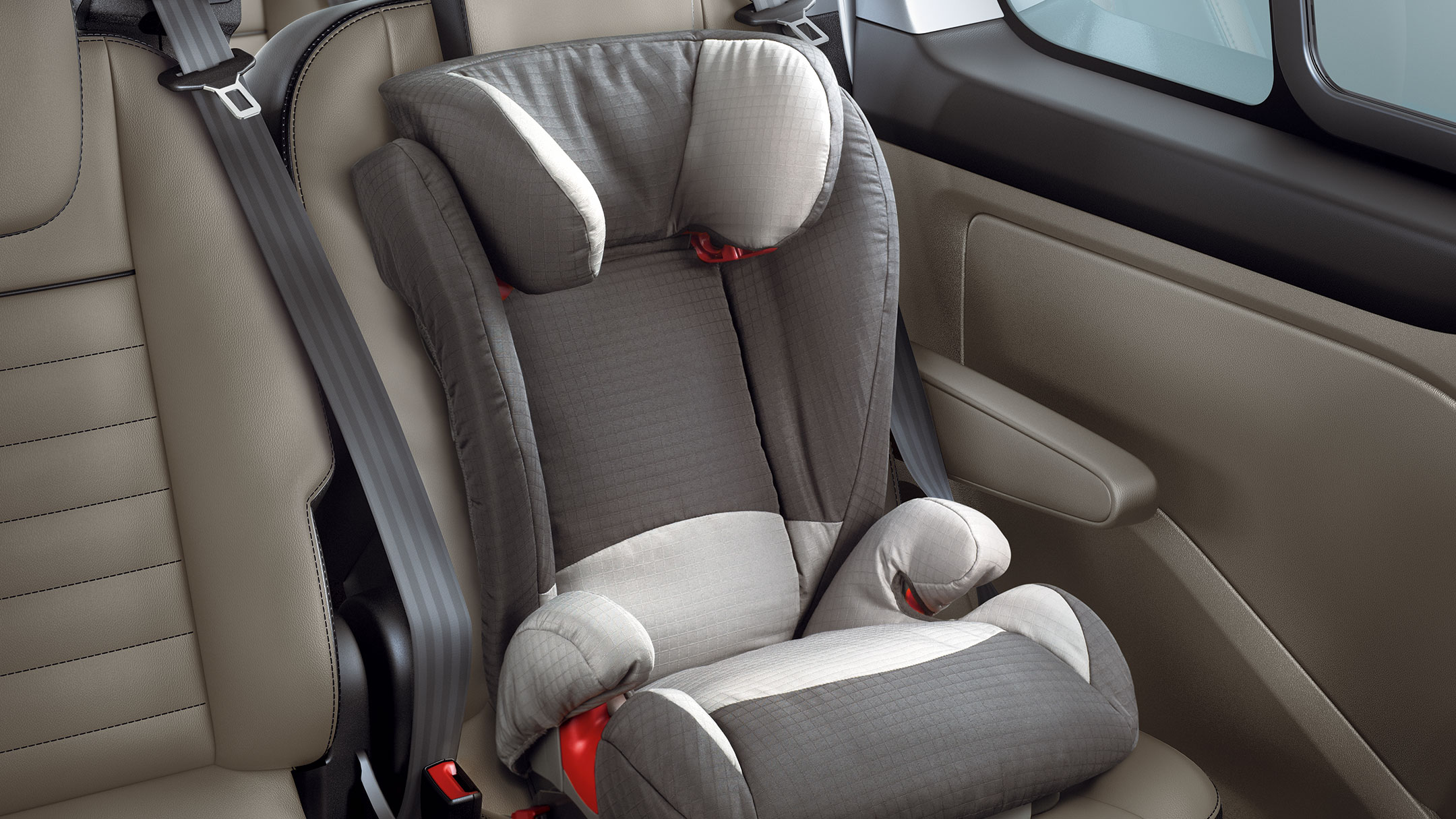 Ford Tourneo Custom Innenraumschuss Kindersitz im Detail