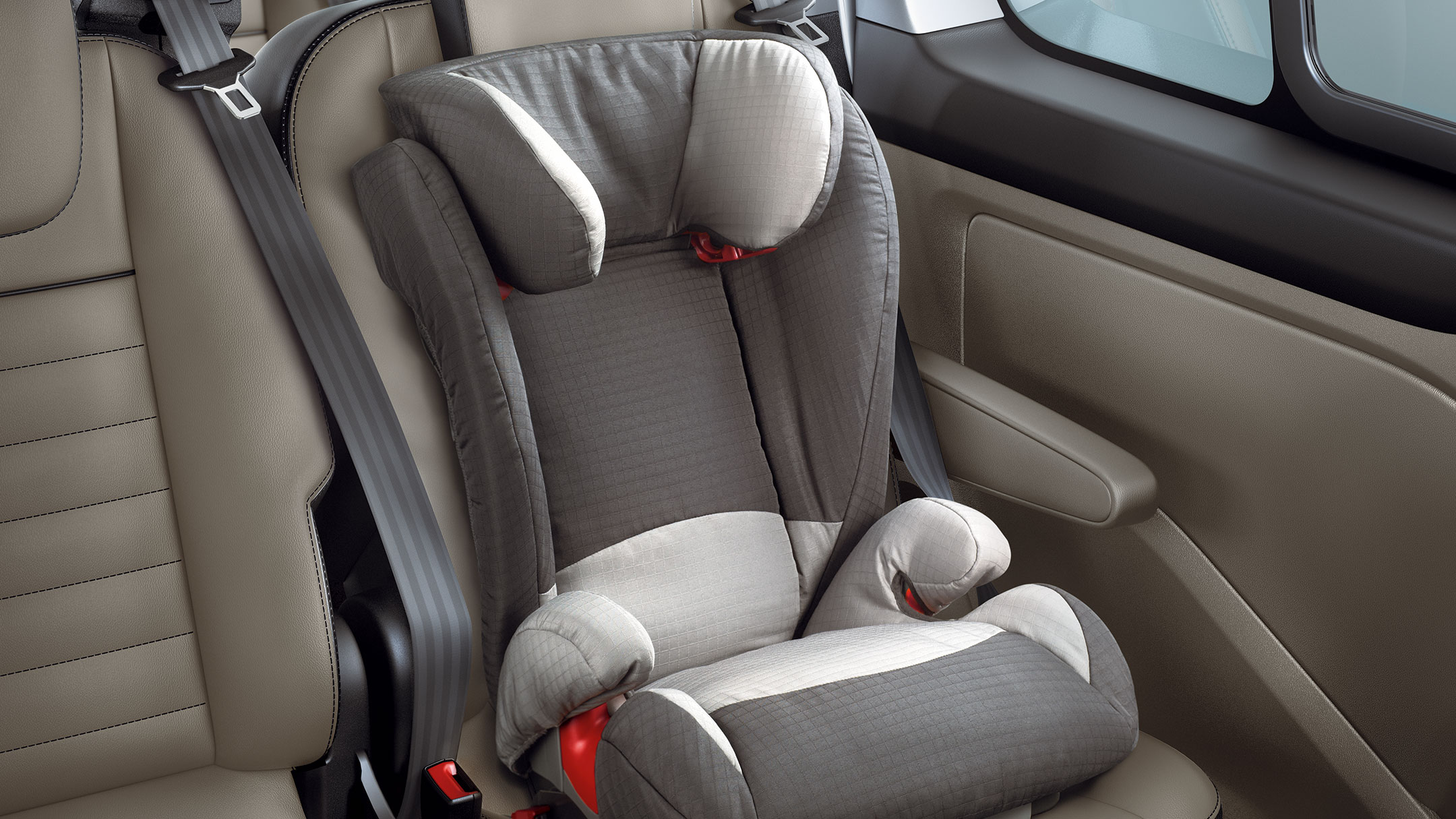 Ford Tourneo Custom Innenraumschuss Kindersitz im Detail