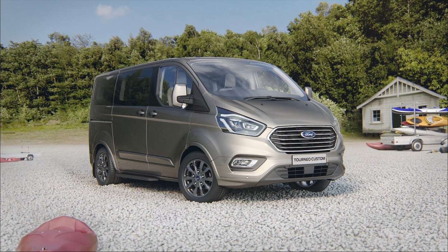 Ford Tourneo Custom Silber ¾-Frontansicht 