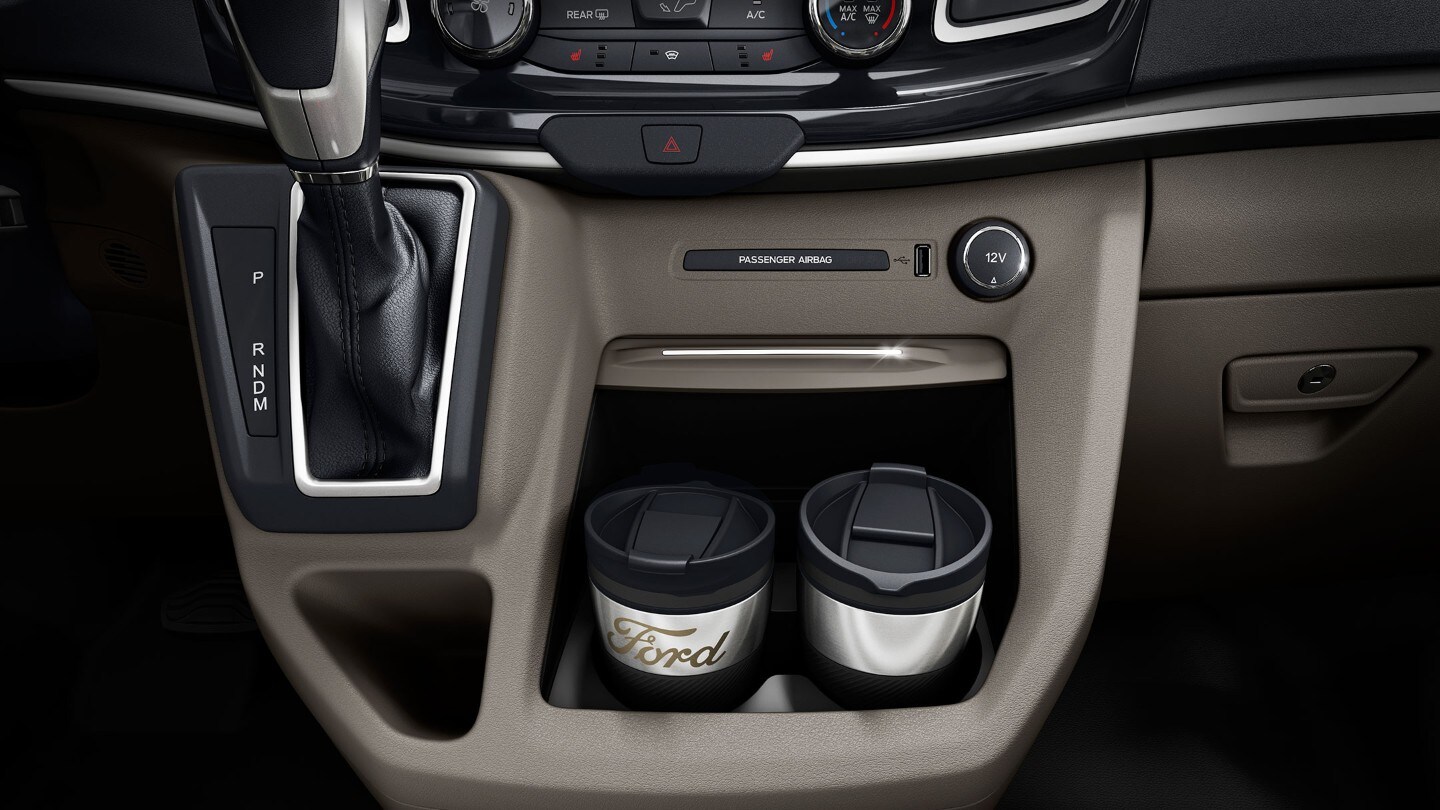 Ford Tourneo Custom Mittelkonsole mit Getränkehalter im Detail