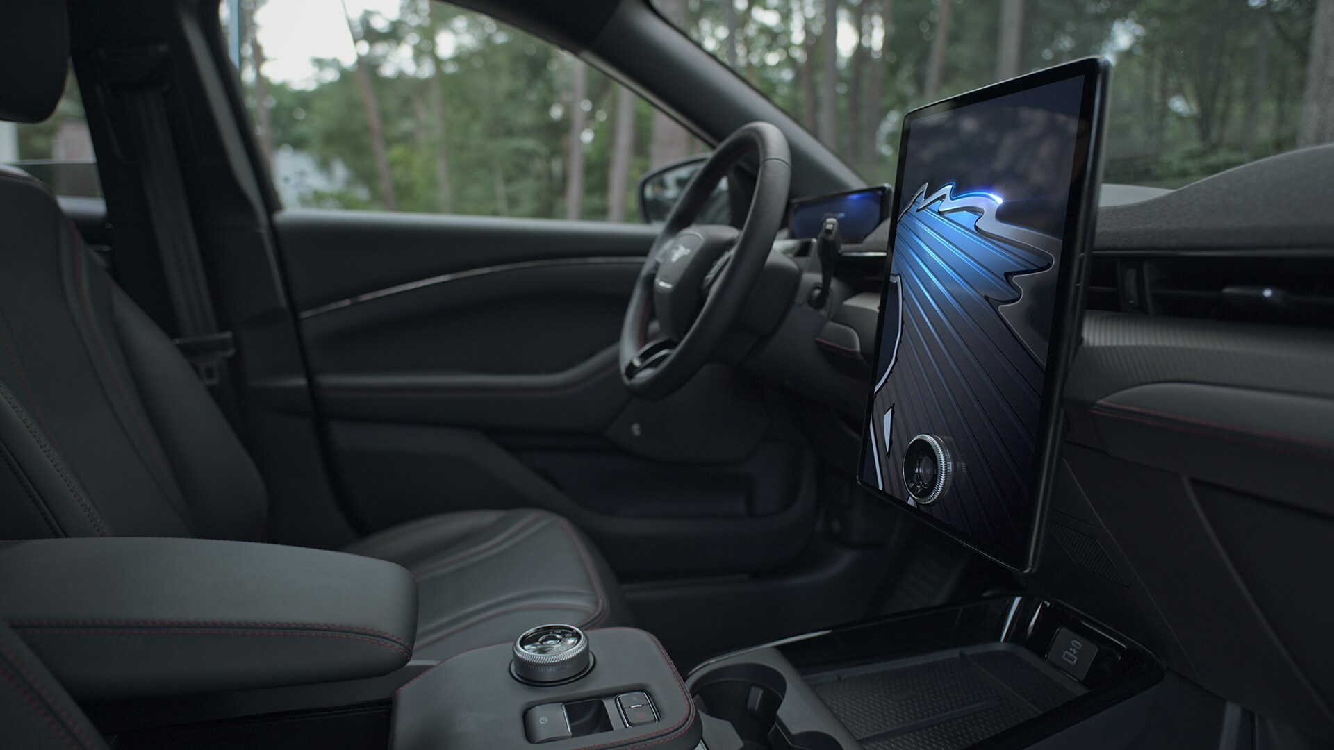 Ford Mustang Mach-E. Detailansicht Innenraum mit Lenkrad und Ford SYNC 4A Touchscreen