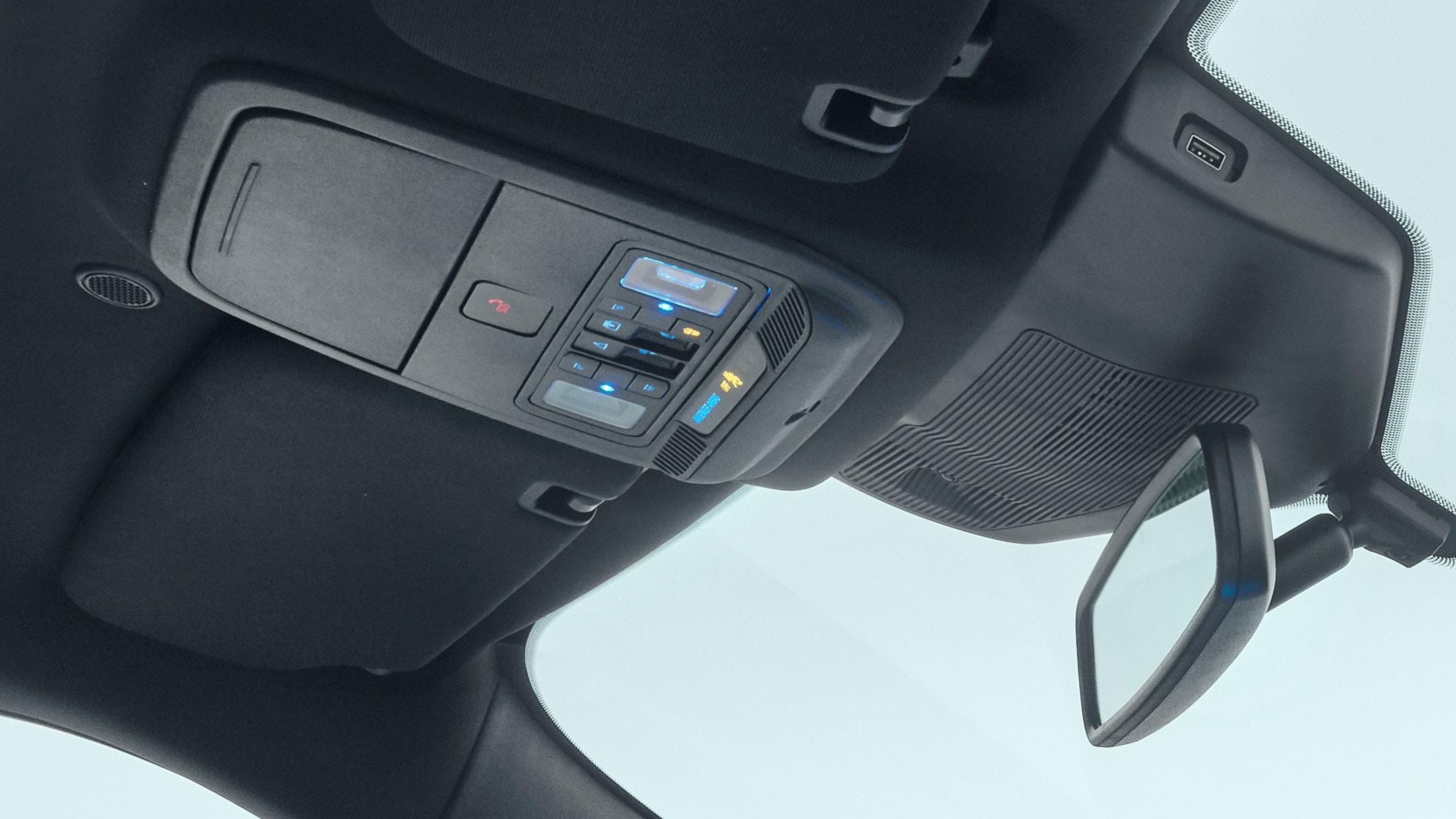 Ford Explorer Plug-in-Hybrid. Innenansicht Detailansicht eCall-Button im Dachhimmel zum Kontaktieren der Notrufzentrale