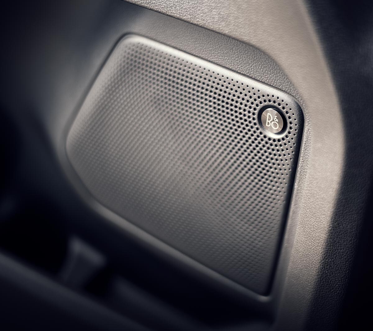 Ford Kuga. Detailansicht Lautsprecher  B&O Soundsystem von Bang & Olufsen