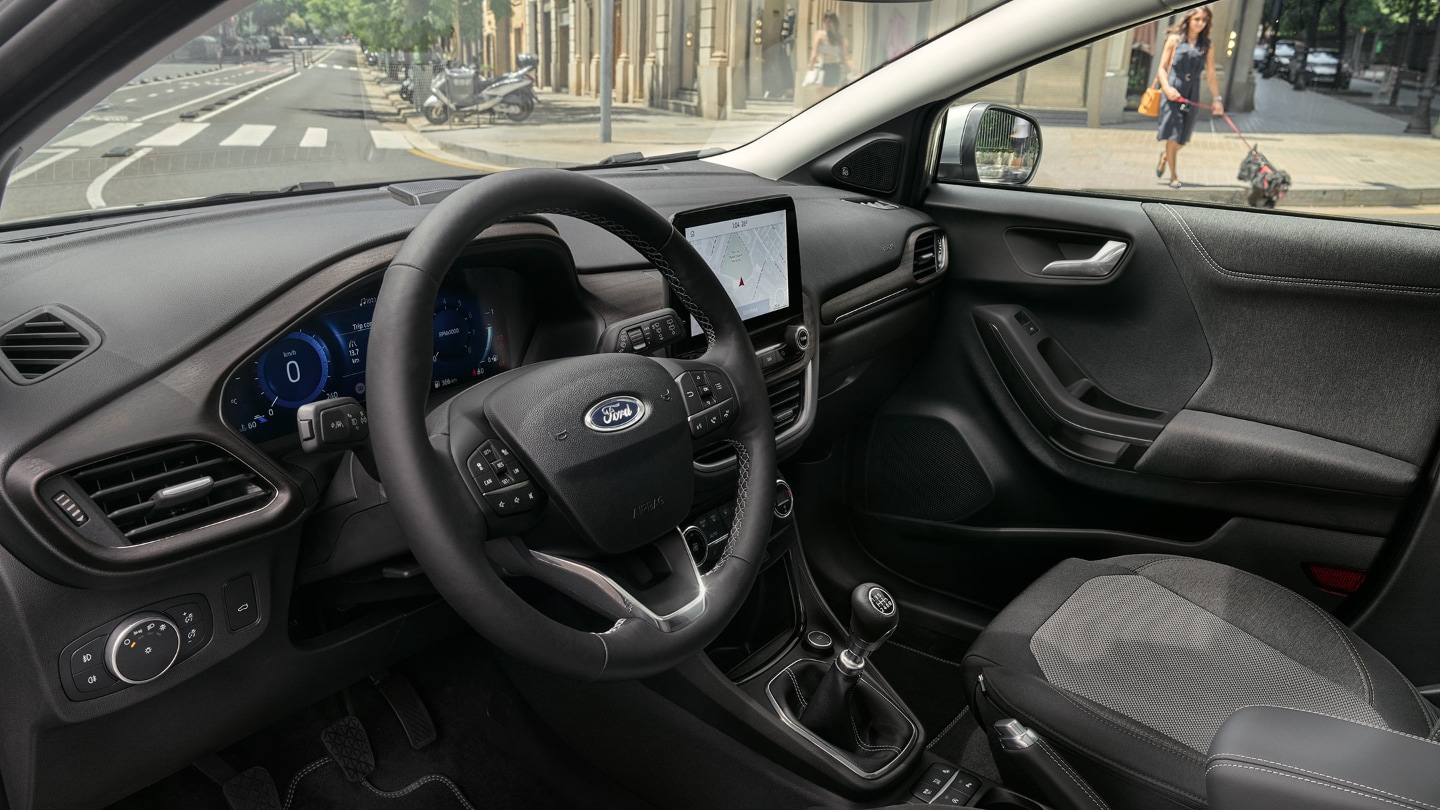 Ford Kuga Innenraum Cockpit, mit Lenkrad, Touchscreen und Vordersitzen