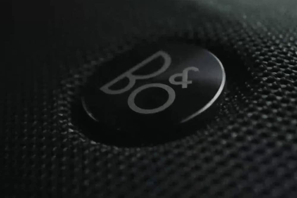 Detailaufnahme des B&O-Lautsprechers im Premium-Soundsystem mit 10 Lautsprechern des Ford Focus.