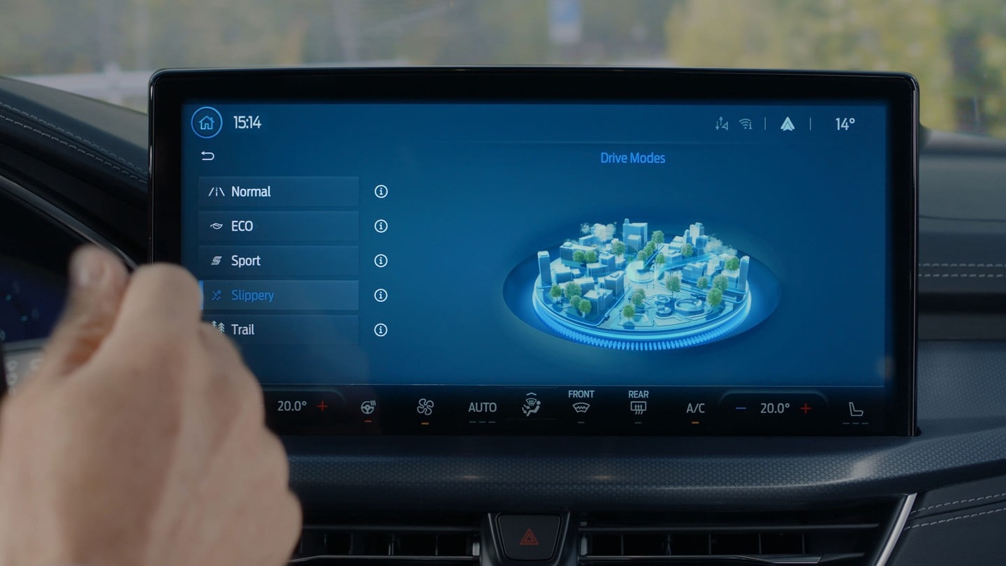Ford Focus. Innenraum-Detailansicht von Ford SYNC4 mit verschiedenen Fahrmodi.