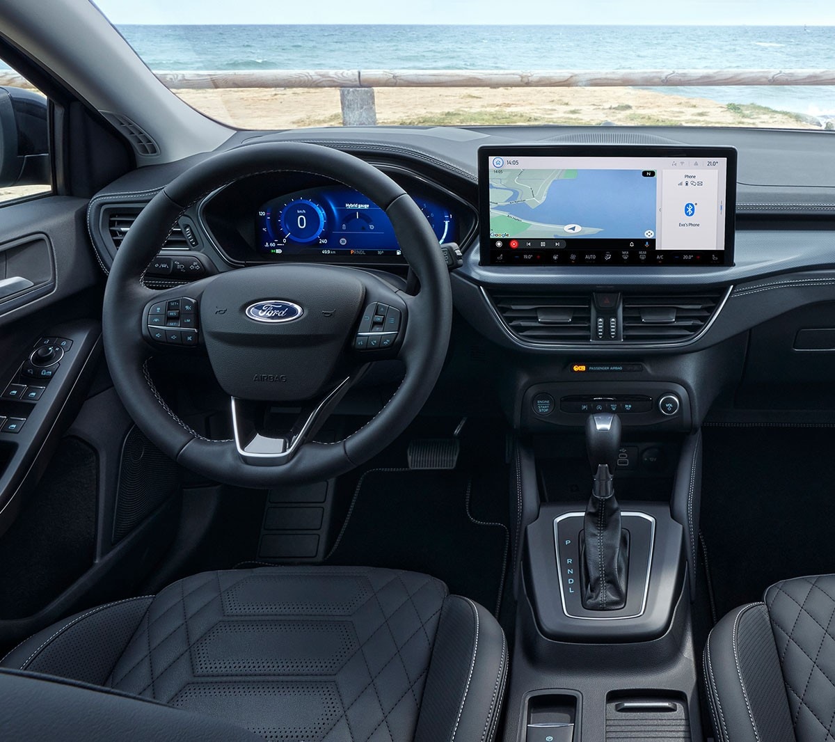 Ford Focus. Innenraumansicht des Cockpits mit Lenkrad, Schaltknauff und Ford SYNC 4.