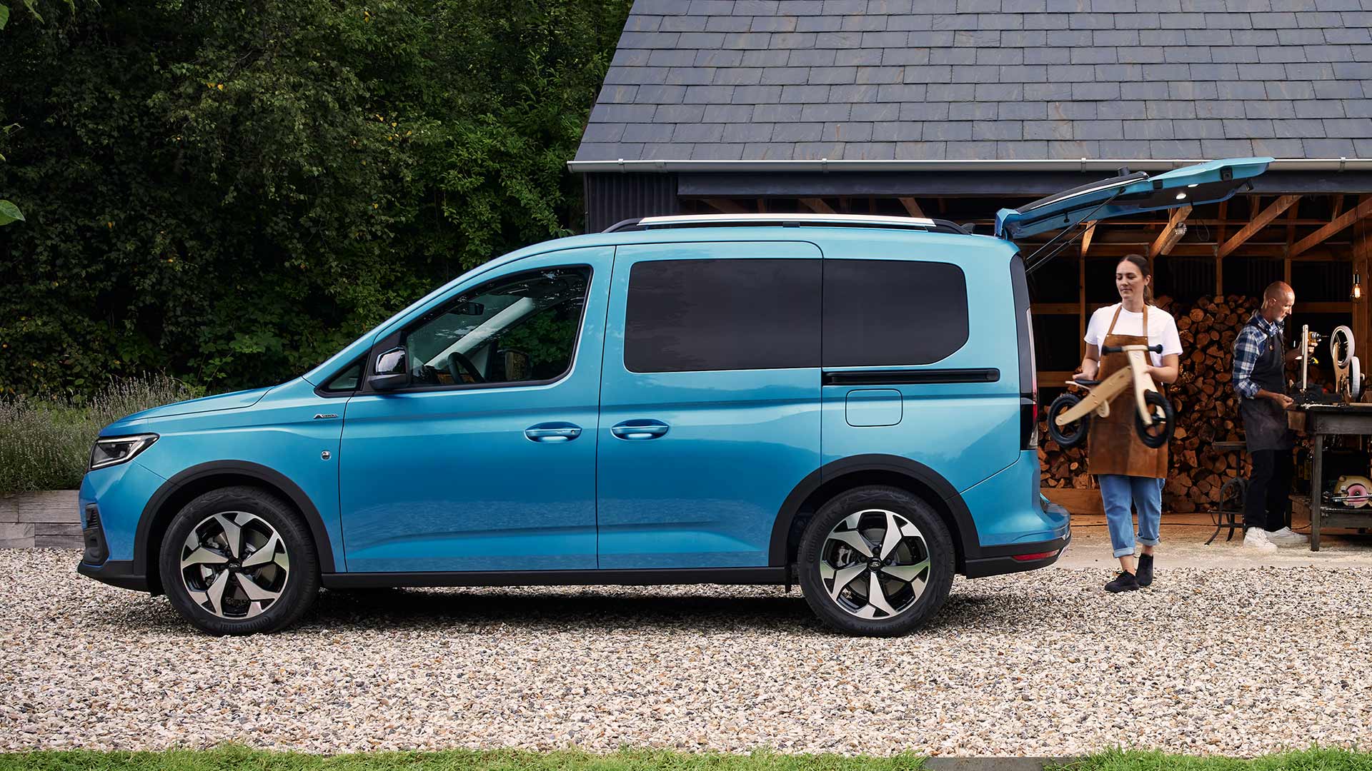 Ford Tourneo Connect side view