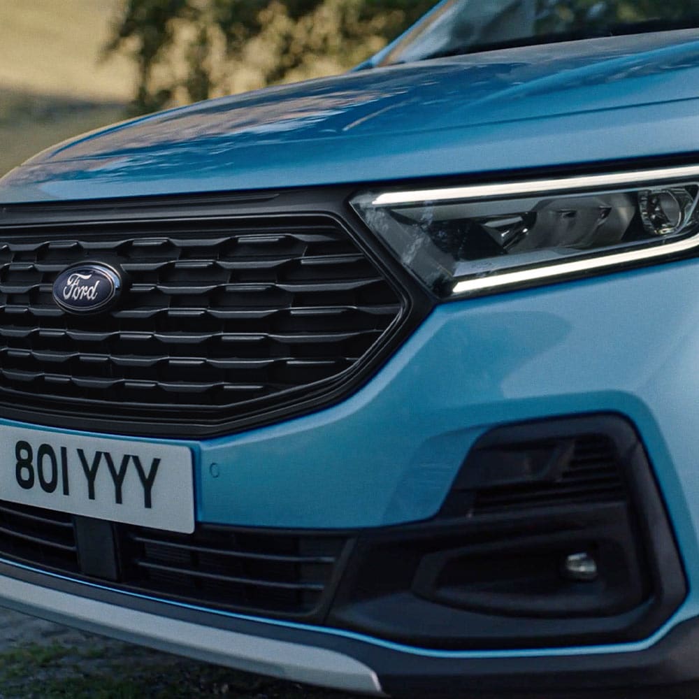 Ford Tourneo Connect Nahmaufnahme der dynamischen LED-Scheinwerfer.