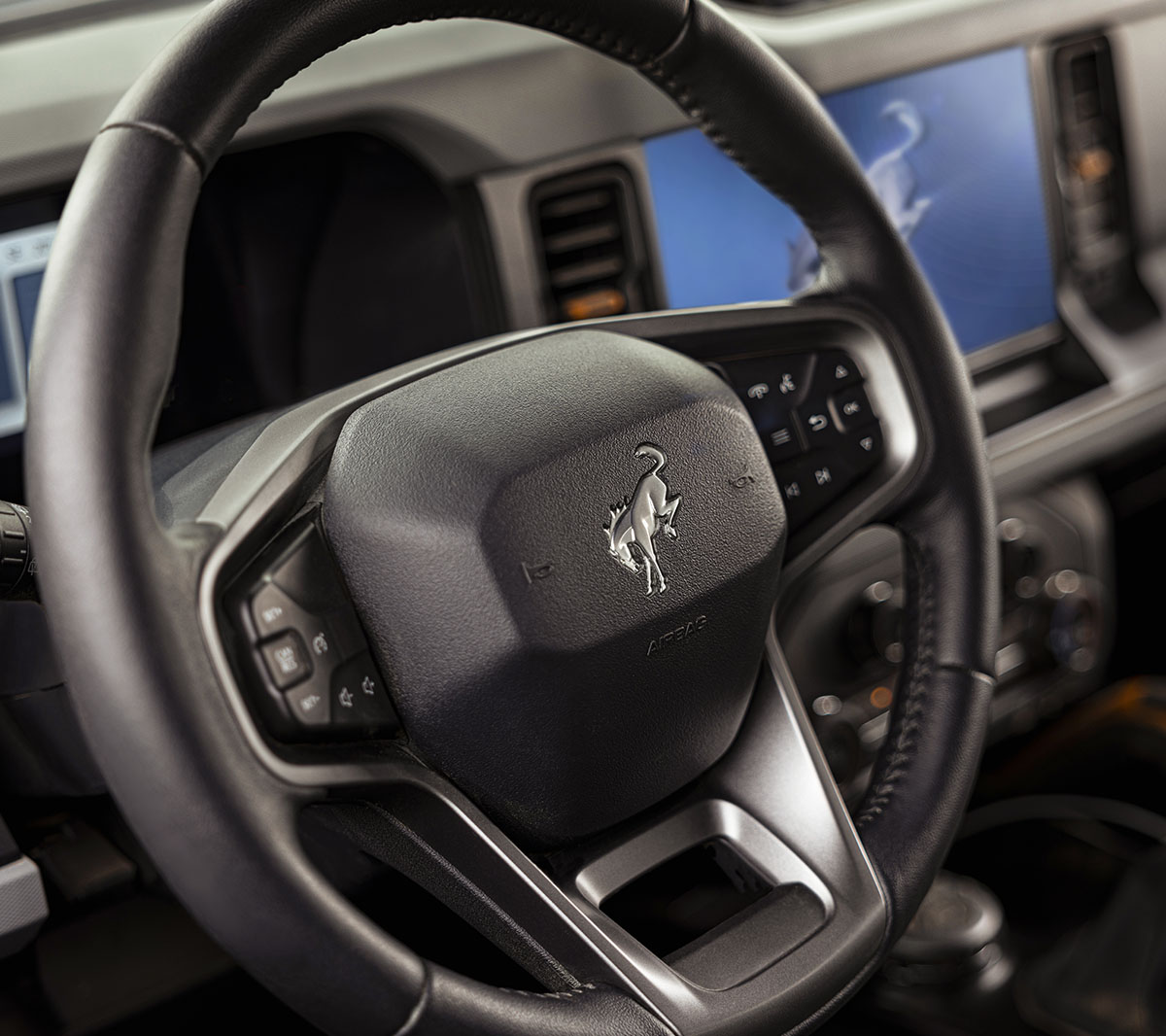 Ford Bronco Innenraum-Ansicht. Detailansicht Lenkrad
