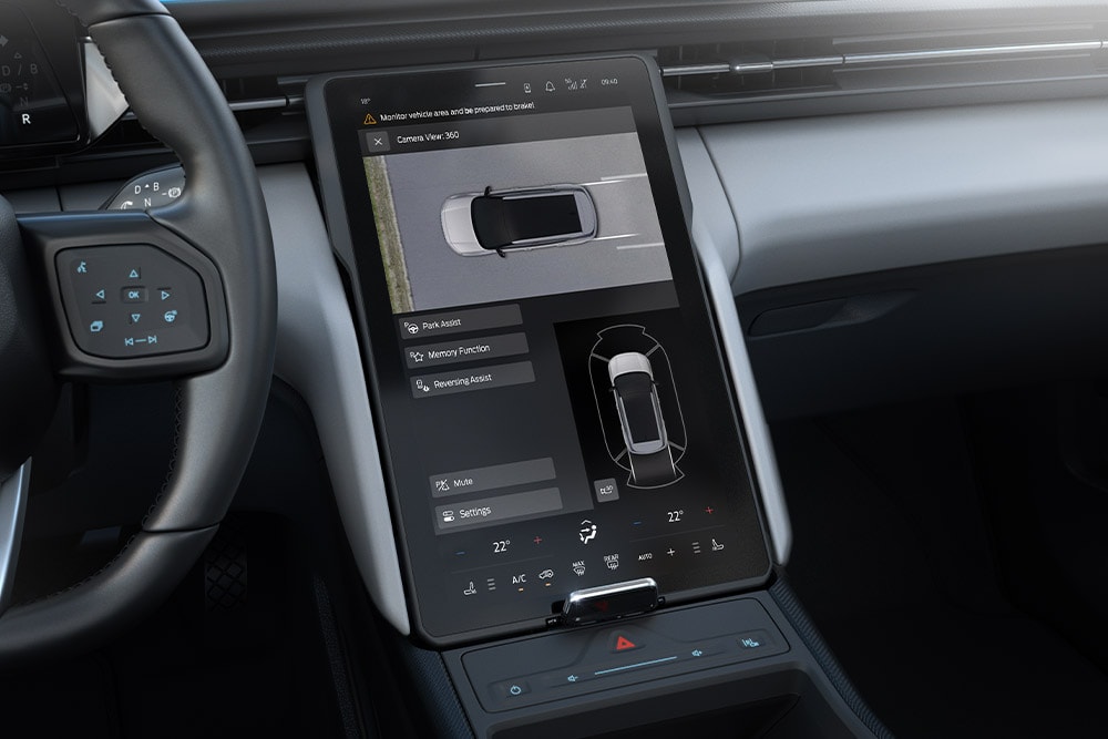 Ford Explorer Innenraum. Detailansicht des Armaturenbretts, dass die Einstellungen zeigt.