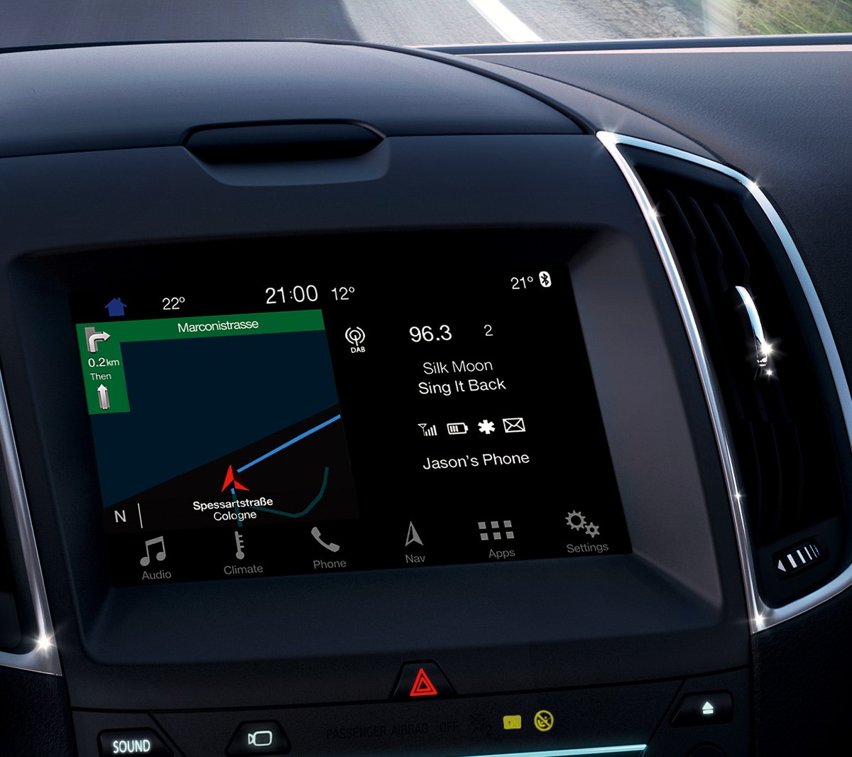 Ford Galaxy Hybrid. Detailansicht Mittelkonsole mit Touchscreen und aktiver Routenführung