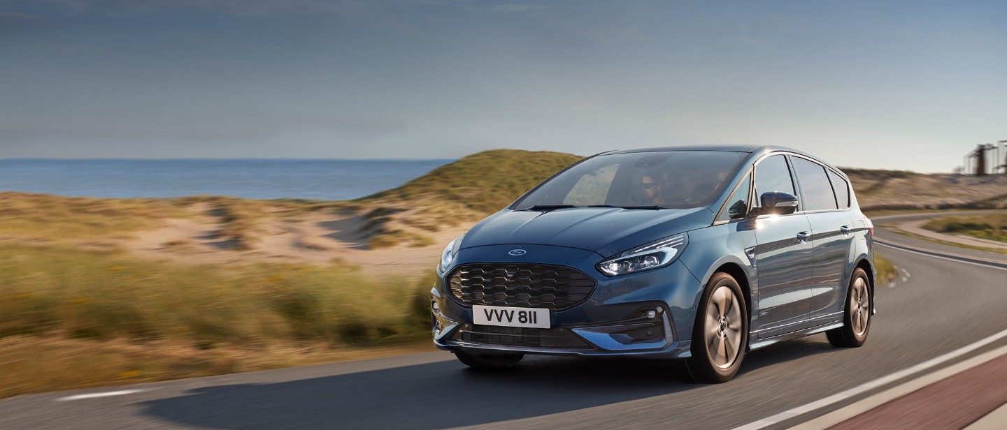 Ford S-MAX ST-Line Stealth Limited Edition driving on bendy road next to seas. Practical, safe and efficient