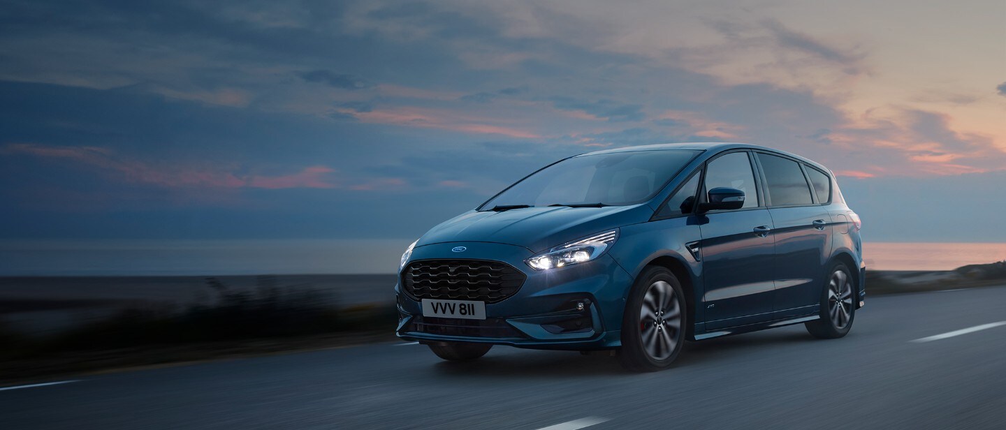 Ford S-MAX front three quarter view