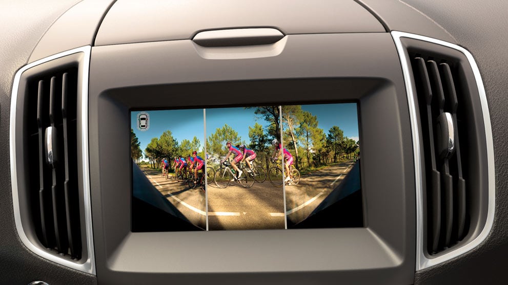 Ford S-MAX Innenansicht Anzeige der Frontkamera mit „Split View“-Technologie im Touchscreen