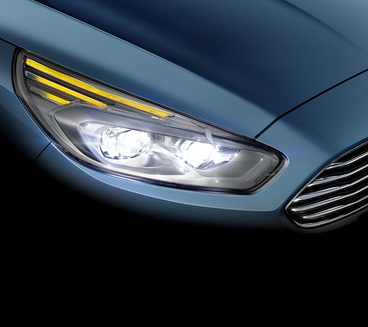 Ford S-MAX Hybrid Nahaufnahme Scheinwerfer