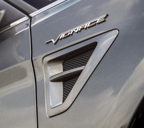 Ford S-MAX Vignale Hybrid Silber Detailansicht Vignale Logo
