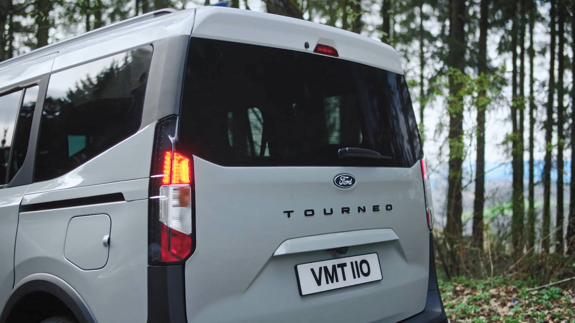 Ford E-Tourneo Courier Active Heckansicht