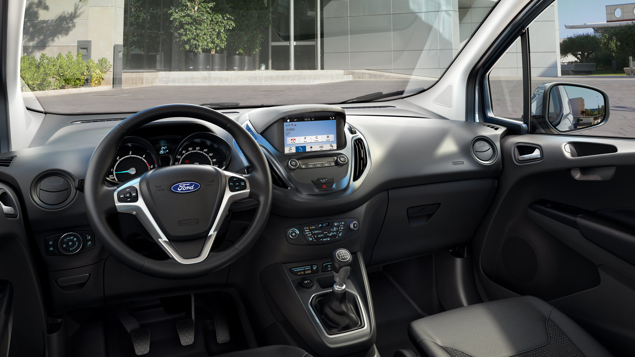 Ford Transit Courier Kastenwagen Innenraumansicht Fahrerkabine 