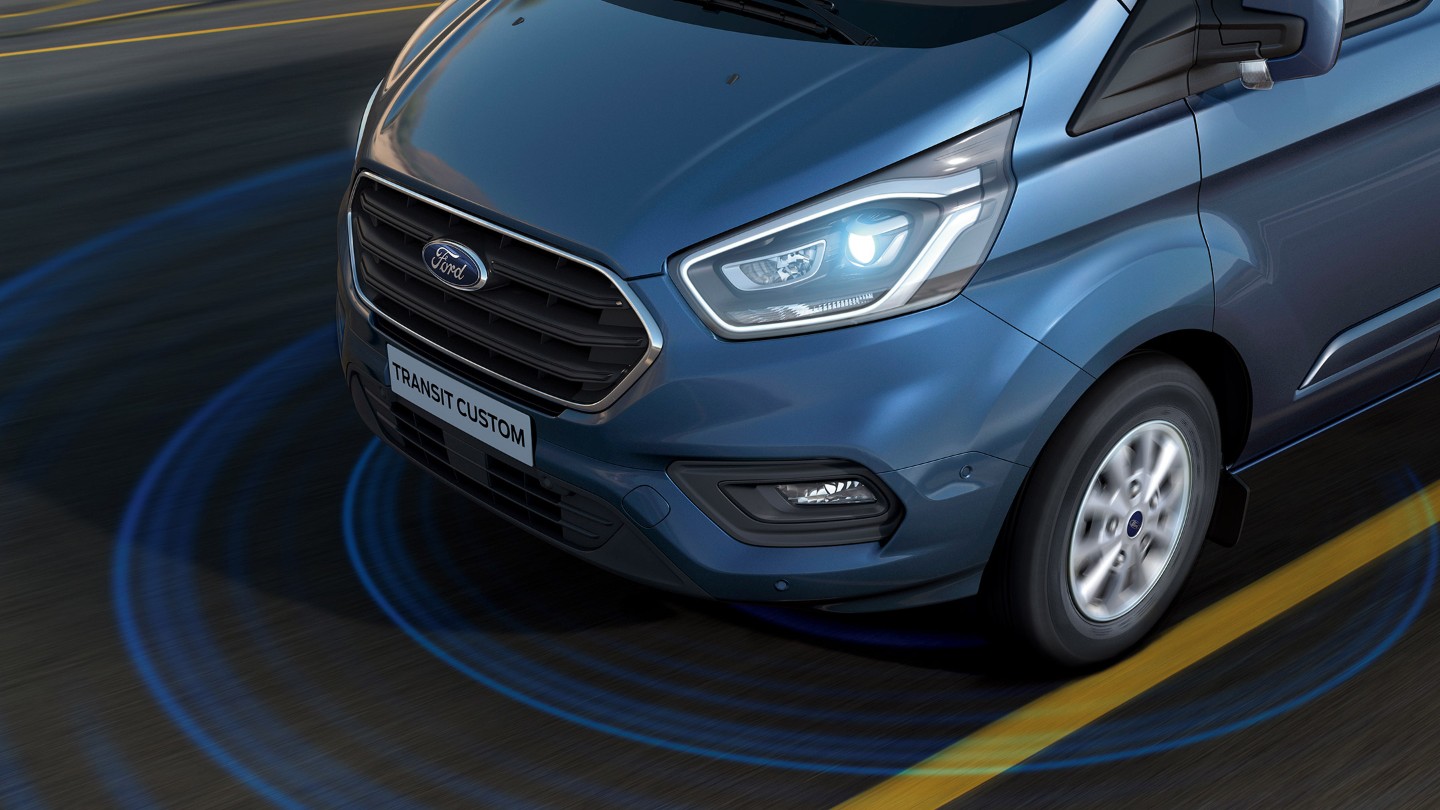 Ford Transit Custom in Blau ¾-Frontansicht Ausschnitt Illustration Fahrspur-Assistent