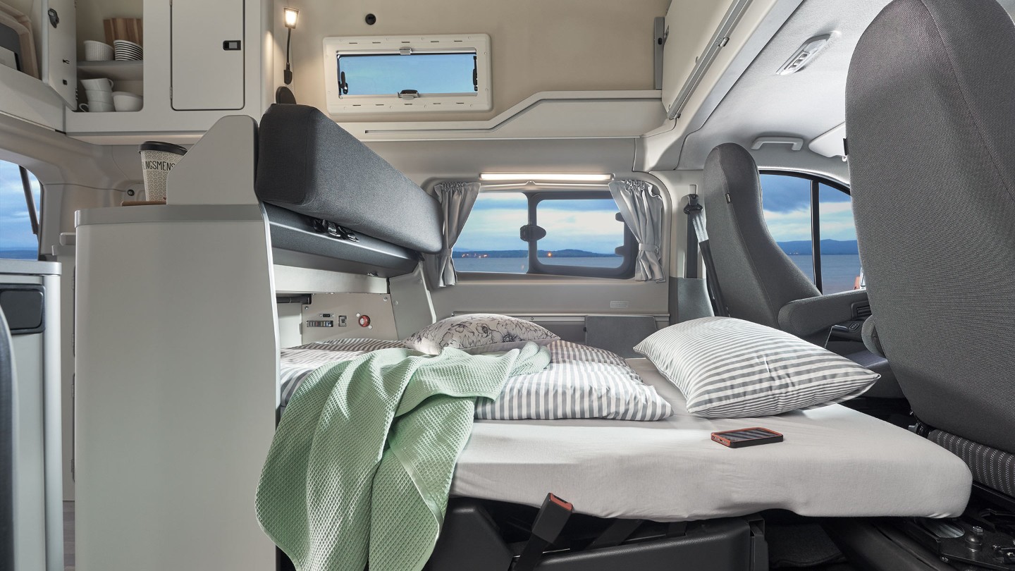 Ford Transit Custom Nugget Plus Innenraumansicht Liegefläche im Detail