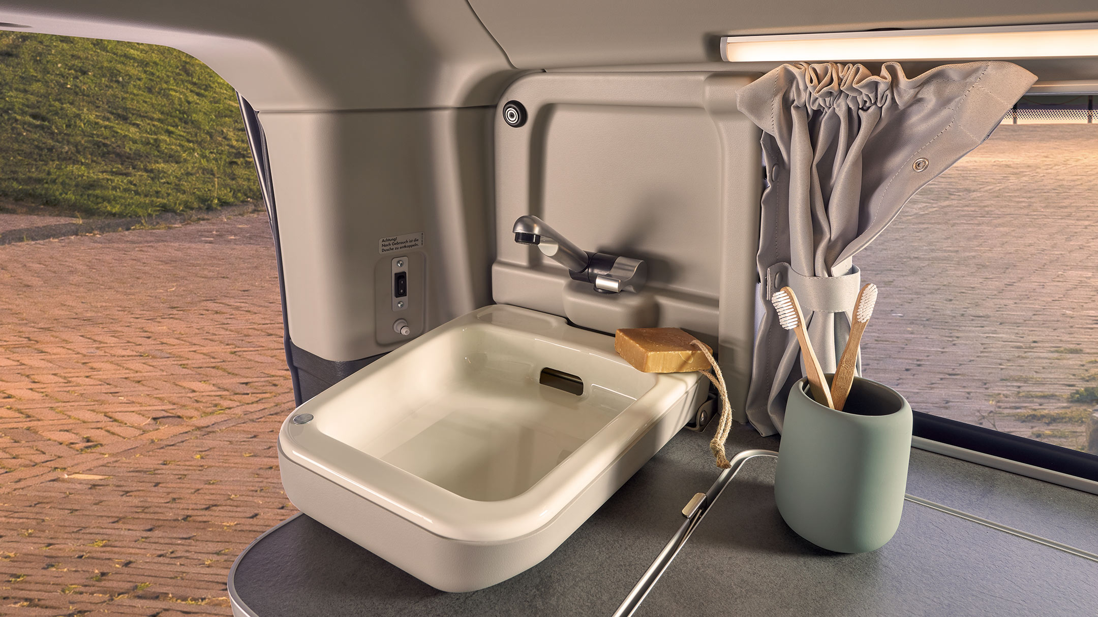Ford Transit Custom Nugget Plus Waschbecken im Detail