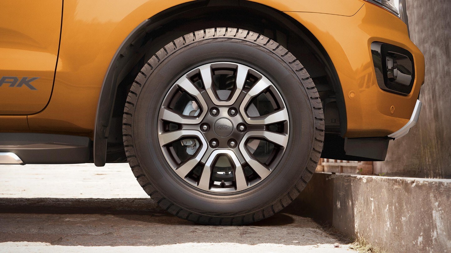 Ford Ranger Orange Leichtmetallrad im Detail