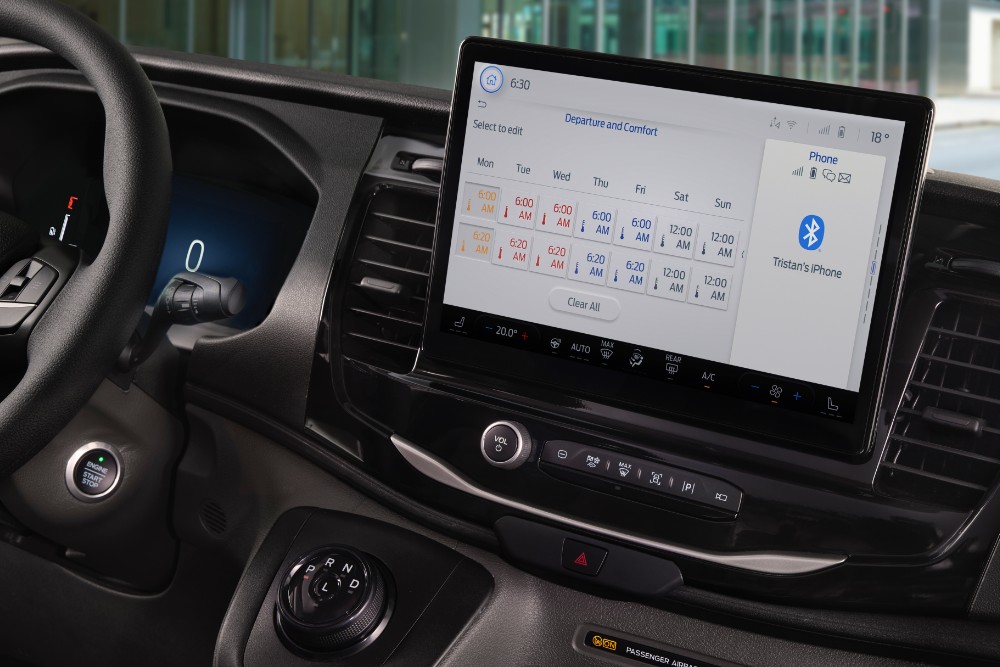 Ford Transit 2024 Bus Innenraum Display SYNC4