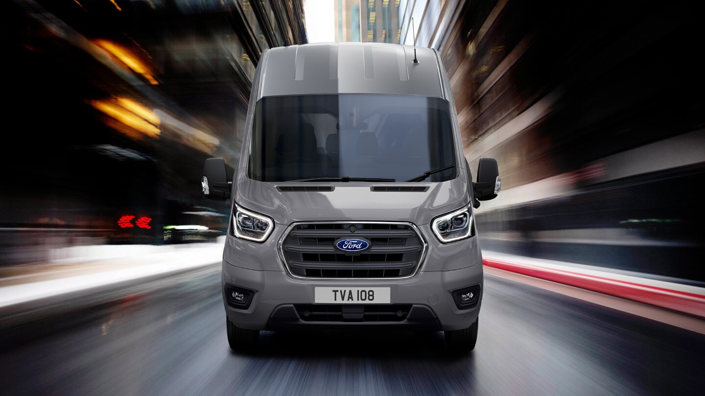 Grauer Ford Transit Bus Front Verkehr Stadt