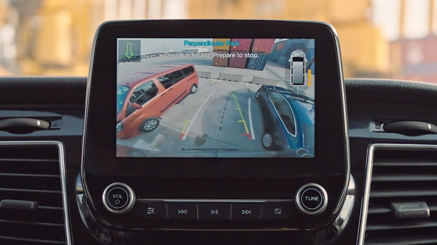 Ford Transit Innenraumansicht Ansicht Rückfahrkamera im Display