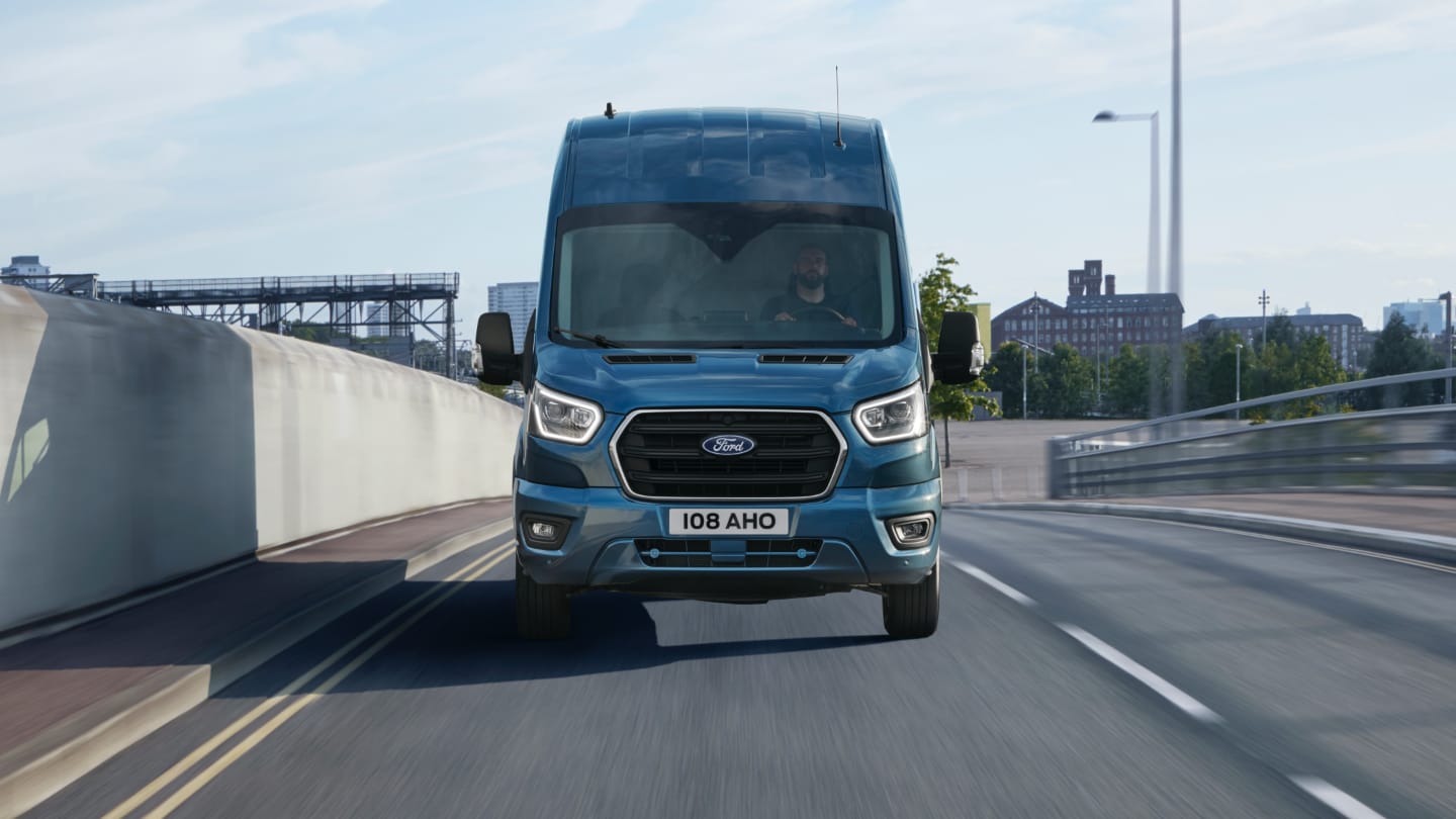 Ford Transit Front Blau Straße  Bescleunigung
