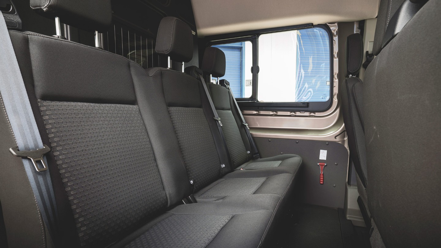 Ford E-Transit Doppelkabine zweite Sitzreihe 
