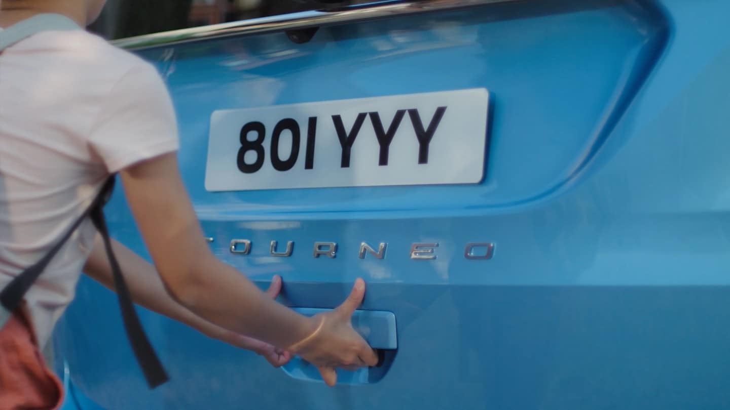Ford Tourneo Connect Ausschnitt Hecktür 
