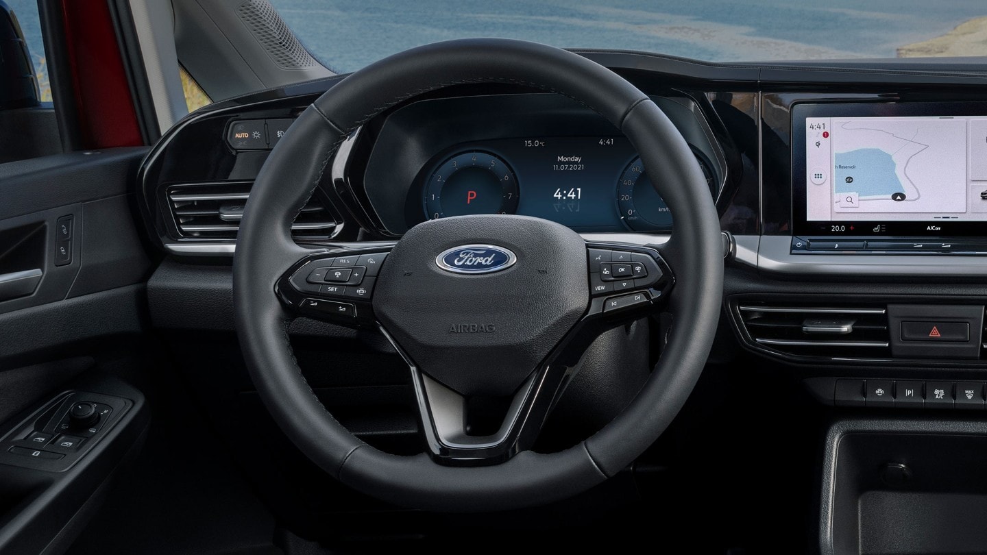 Ford Tourneo Connect Fahrerkabine Ausschnitt mit Lenkrad und digitalem Kombiinstrument