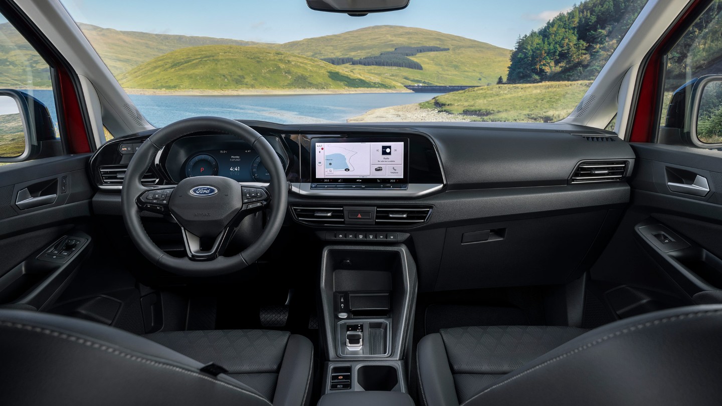 Ford Tourneo Connect Innenraumansicht von der 2. Sitzreihe auf Lenkrad und Armaturenträger 