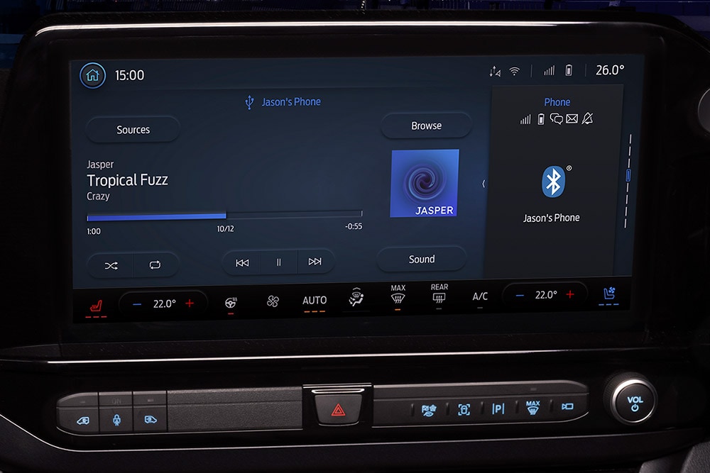 Infotainment-Bildschirm im Ford E-Transit Custom Elektro-Transporter.  