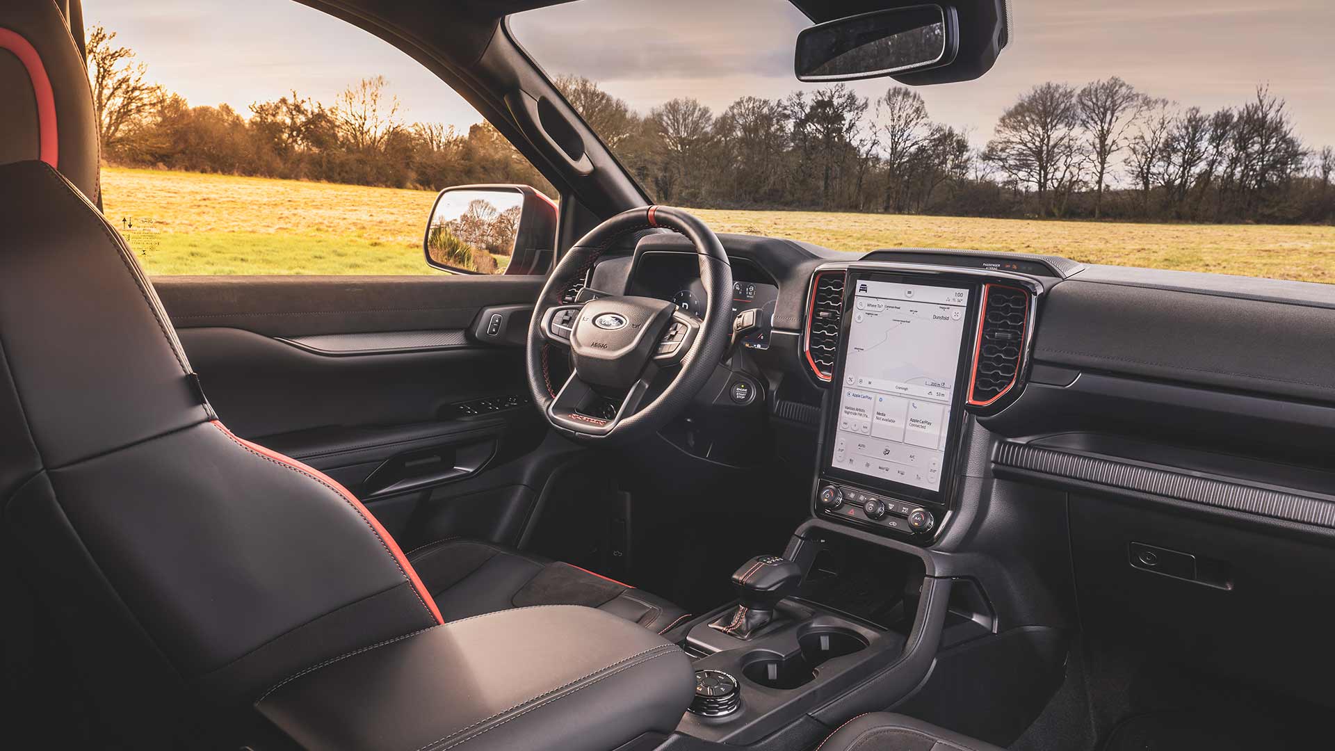 Innenraum des Ford Ranger Raptor mit 12-Zoll-Touchscreen.