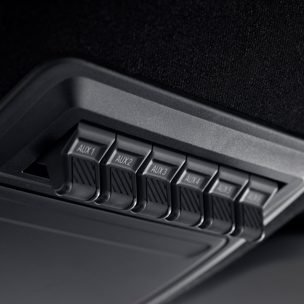 Zusätzliche Schalter an der Decke des Ford Ranger Raptor.